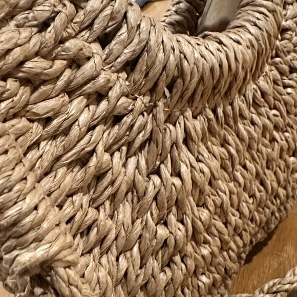 *last chance* Shein | Stylish Tan Woven Handbag - Picture 6 of 12